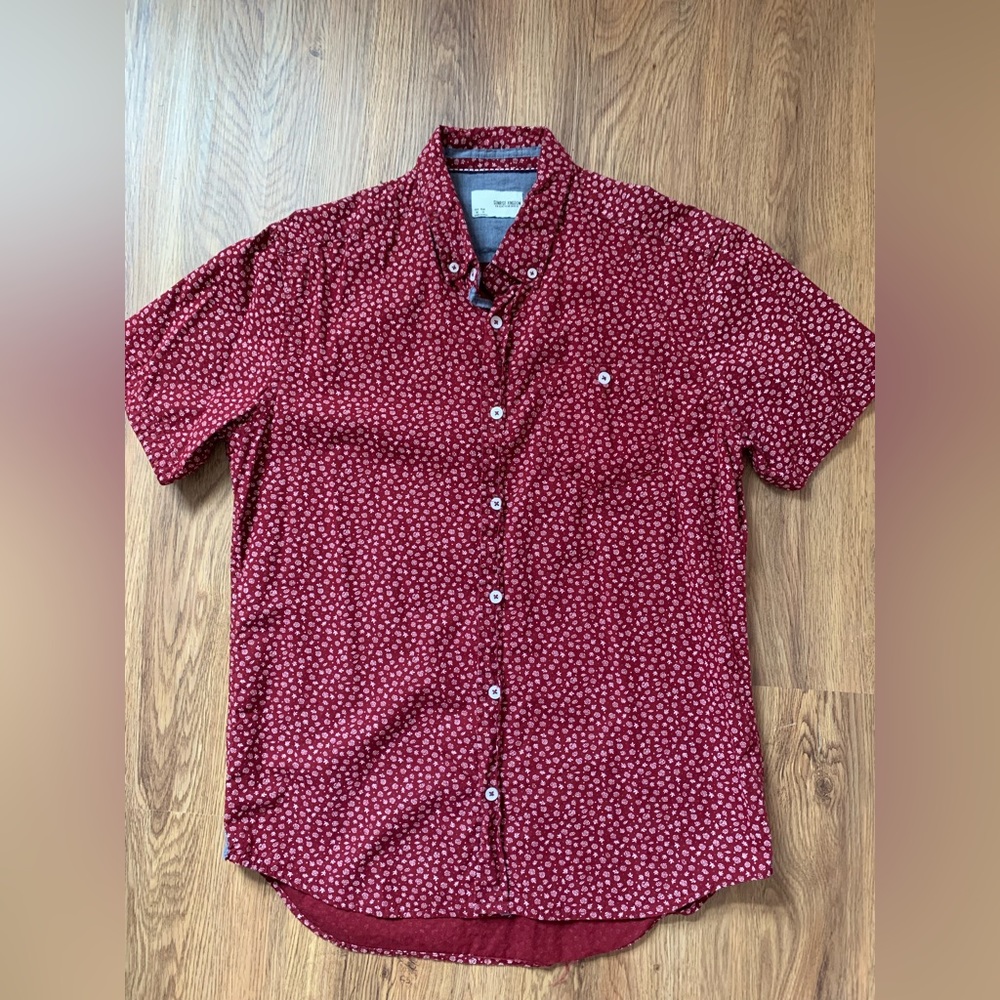 Sunrise Kingdom shortsleeve button down shirt size Medium